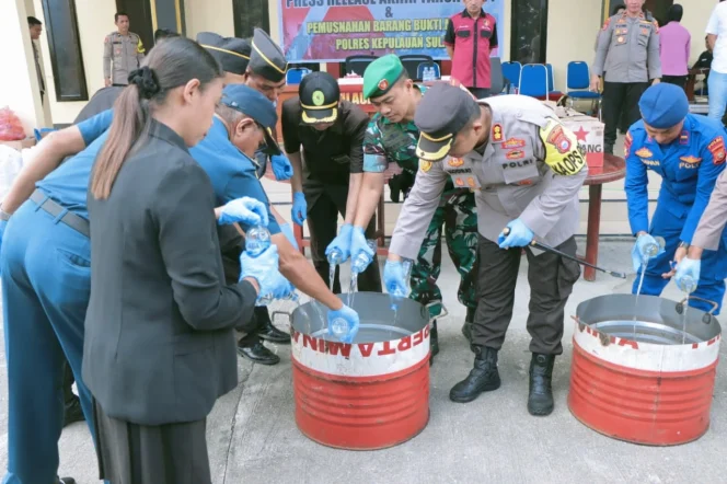 
Polres Kepsul Sita Ribuan Botol Miras, Cap Tikus Paling Banyak
