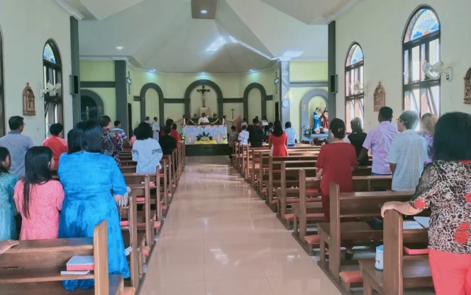 
Natal di Sula Berjalan Lancar, Umat Paroki Santa Maria Mater Dei Do’akan Kesejahteraan Masyarakat
