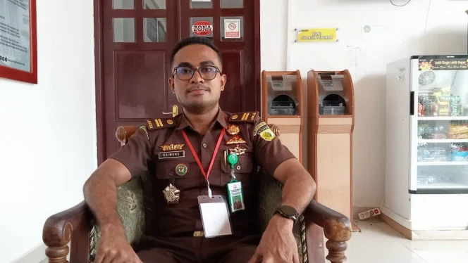 
Foto: Kasi Intel Kejari Kepulauan Sula, Raimond Crishna Noya. (doc: Bacaritamalut.com)