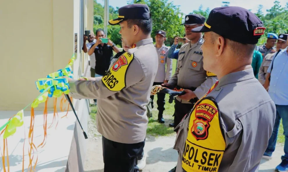 
Foto: Peresmian rumah dinas polsek Mangoli Timur. (doc: Humas)