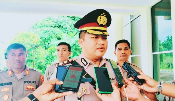 
Foto: Kapolres Kepulauan Sula, AKBP Kodrat Muh Hartanto. (doc: IL)