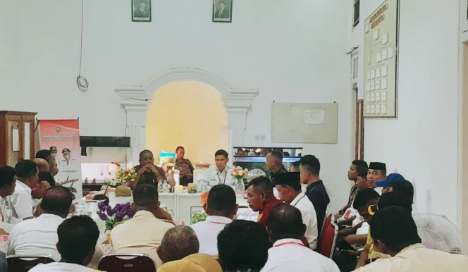 
Foto: Rapat evaluasi penggunaan anggaran dan kinerja seluruh kepala desa. (doc: Tem)