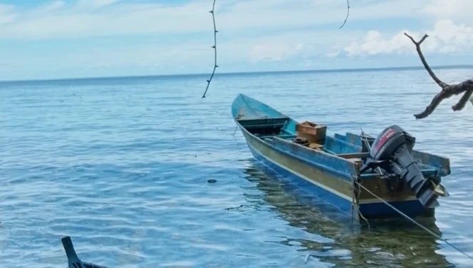 
Satu unit longboat beserta mesin tempel Yamaha 15 PK milik seorang nelayan di Desa Pelit, diduga hilang dicuri oleh OTK