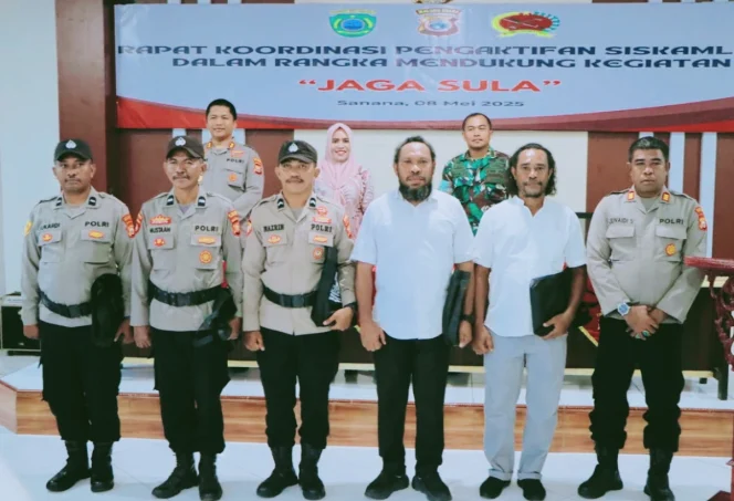 
Lima Anggota Polsek Sanana Dianggap Berprestasi, Kapolres Sula Beri Penghargaan