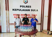 Satresnarkoba Polres Kepulauan Sula Sita Puluhan Botol Miras Ilegal di KM Permata Obi