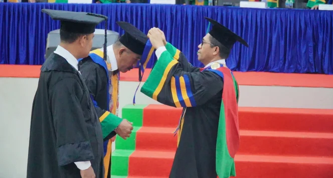 
UMMU Ternate resmi mengukuhkan dua guru besar melalui Sidang Senat Terbuka