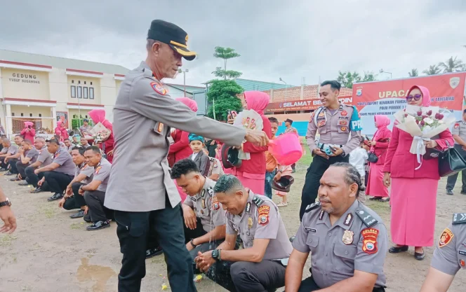 
38 Personel Polres Kepulauan Sula dan Brimob Naik Pangkat