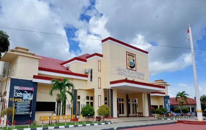 
Foto: Kantor Polres Kepulauan Sula. (doc: istimewa)