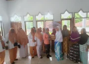 DWP Dispora Sula Salurkan Puluhan Buku Yasin ke Majelis Taklim Nur Awalin