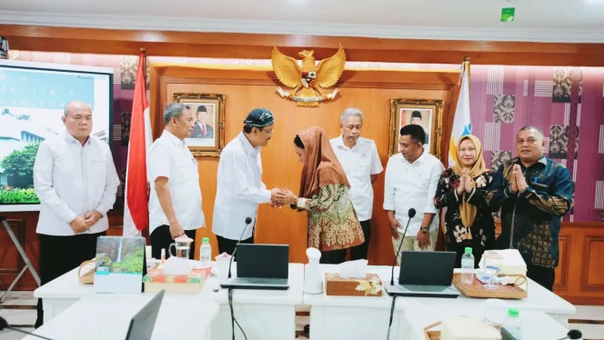 
Bupati Sula Temui Mensos RI, Bahas Sekolah Rakyat