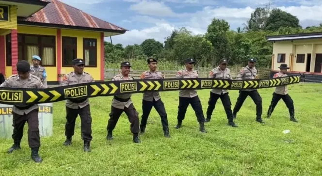 
Polsek Sulabesi Barat Gelar Latihan Dalmas dan Simulasi PAM Mako