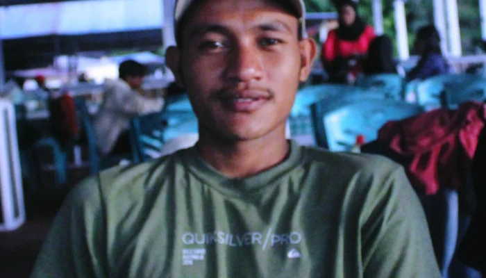 Bubarkan DPR