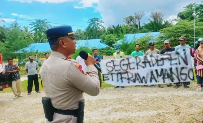 
Warga Rawa Mangoli Geruduk Kantor Camat, Desak Pemekaran Desa Segera Disahkan