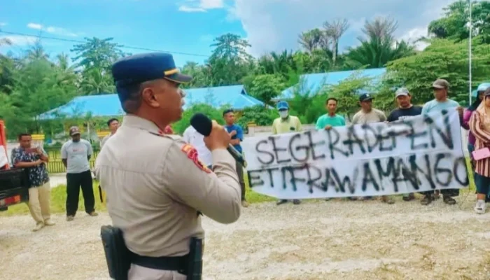 Warga Rawa Mangoli Geruduk Kantor Camat, Desak Pemekaran Desa Segera Disahkan