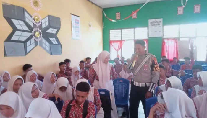Pelajar di Kepulauan Sula Dibekali Etika Berlalu Lintas.