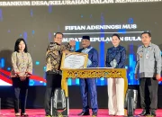 Bupati Sula Terima Penghargaan dari Kemenkum RI