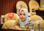 Sambut HUT Golkar Ke-61, Alien Mus Bagikan Ribuan Paket Sembako