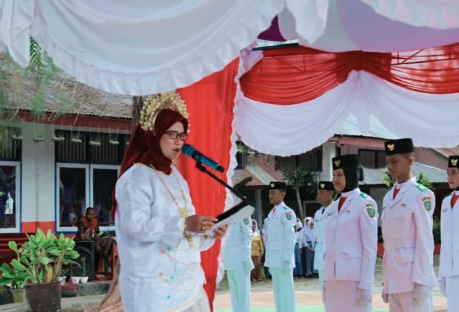 
Foto: Kepala SMA Negeri 1 Kepulauan Sula, Saidah Daeng Hanafi, S.Pd., M.Pd. (doc: istimewa)