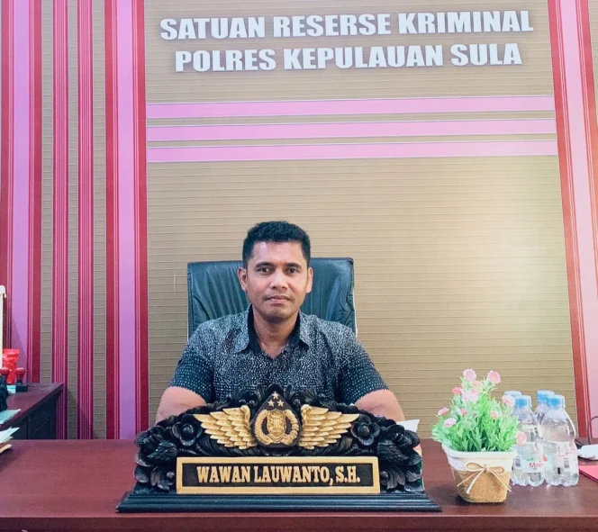 
Foto: Kasat Reskrim Polres Kepulauan Sula, Iptu Wawan Lauwanto. (doc: istimewa)
