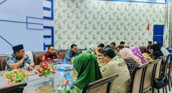 
Foto: Rapat Koordinasi Tim Pengendalian Inflasi Daerah dan lintas sektoral menjelang Nataru. (doc: Istimewa)