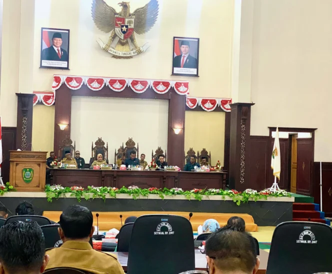 
Foto: Rapat Paripurna DPRD Kepulauan Sula. (doc: bacaritamalut.com)