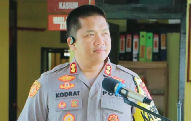 
Foto: Kapolres Kepulauan Sula, AKBP Kodrat Muh Hartanto. (doc: istimewa)