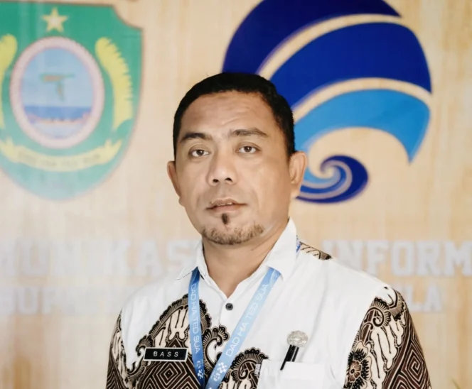 
Foto: Kepala Dinas Kominfo Kepulauan Sula, Basiludin Labesi. (doc: Istimewa)