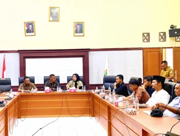 Foto: Komisi II DPRD Kepulauan Sula bersama utusan PT MTP dan tiga perusahaan outsourcing saat berada di ruang rapat satu. (doc: bacaritamalut.com)
