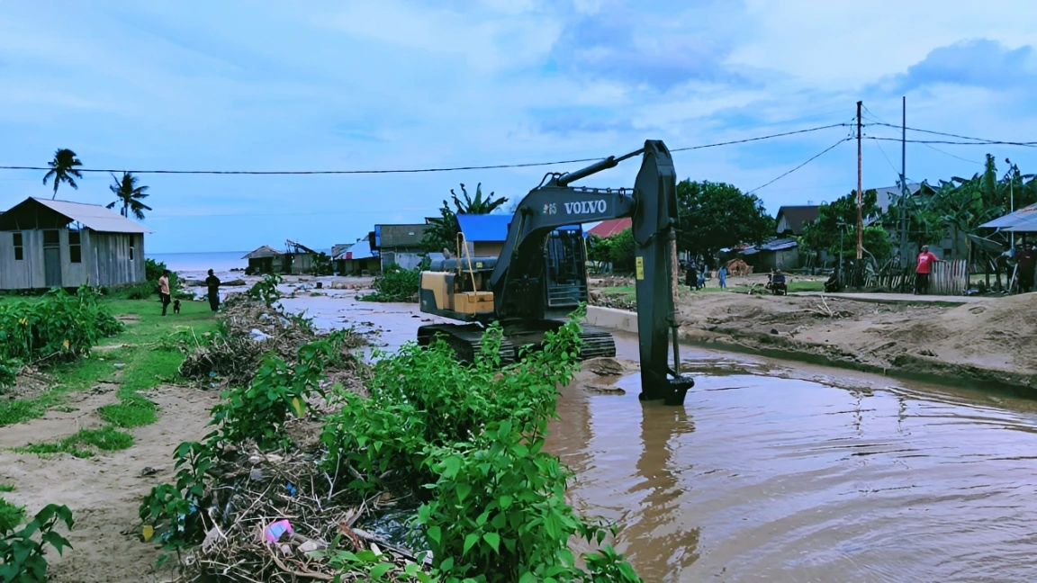 Cegah Bencana Susulan, Tiga Sungai di Waisakai Kepulauan Sula Dinormalisasi