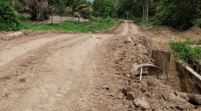 
Warga Wailoba Desak CV AEM Perbaiki Jalan dan Jembatan Rusak