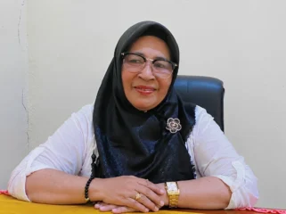 Foto: Kepala SD Negeri 2 Sanana, Wajania Buton. (doc: bacaritamalut.com)