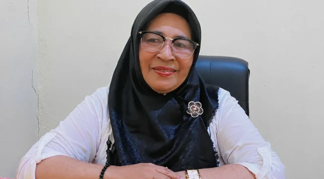 Foto: Kepala SD Negeri 2 Sanana, Wajania Buton. (doc: bacaritamalut.com)