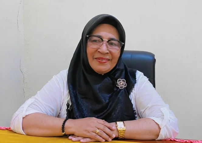 
Foto: Kepala SD Negeri 2 Sanana, Wajania Buton. (doc: bacaritamalut.com)