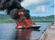 Dua Speedboat Diduga Milik PT MTP Terbakar di Pelabuhan Falabisahaya, Satu ABK Terluka