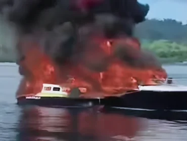 Foto: Kebakaran dua Speedboat Milik PT MTP. (doc: istimewa)