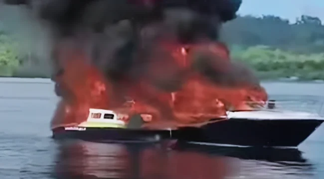 Foto: Kebakaran dua Speedboat Milik PT MTP. (doc: istimewa)