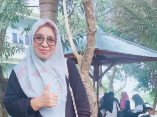 Foto: Kepala Dinas PTSP Kepulauan Sula, Suryati Buamona. (doc: bacaritamalut.com)