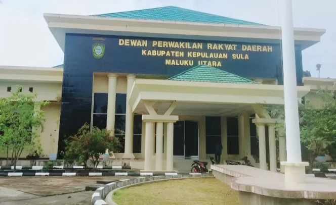
Foto: Kantor DPRD Kepulauan Sula. (doc: istimewa)
