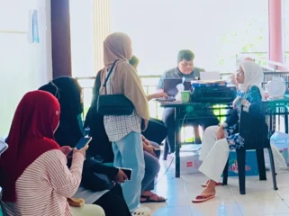 Foto: Proses pendaftaran Sidang Keliling Pengadilan Agama Labuha. (doc: Man)