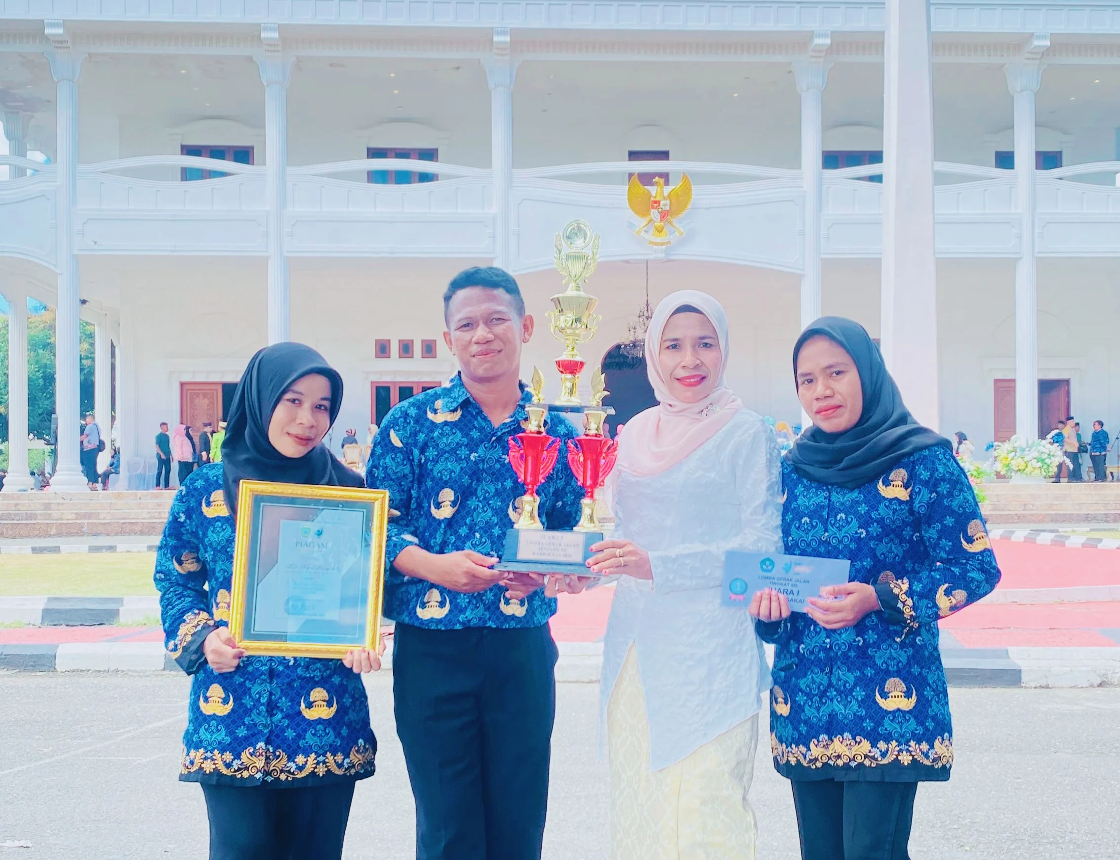 Prestasi Membanggakan, SD Negeri Waisakai Sabet Juara I Gerak Jalan Indah