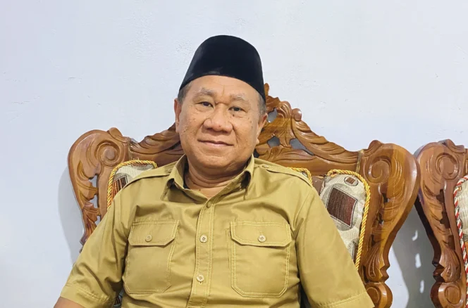 
Foto: Plt Kepala Disnakertrans Kepulauan Sula, H. Sahjuan Fatgehipon. (doc: bacaritamalut.com)