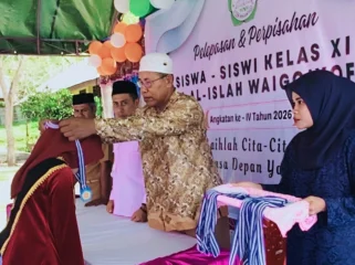 Foto: Prosesi Wisuda, pelepasan dan perpisahan siswa kelas XII MA AL-Islah Waigoiyofa. (doc: bacaritamalut.com)