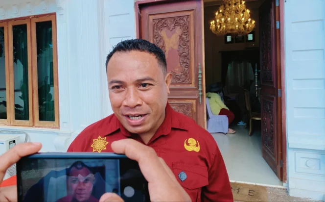 
Foto: Kepala Kesbangpol Kepulauan Sula, Sutomo Teapon. (doc: bacaritamalut.com)
