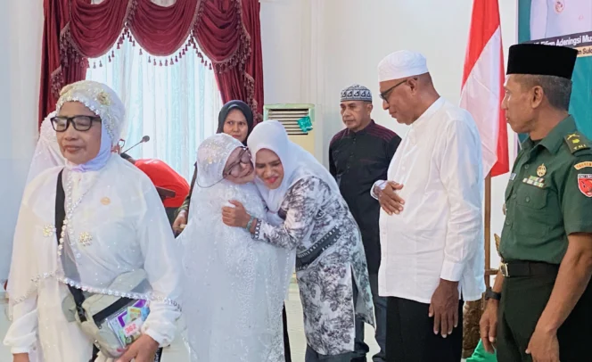 
Tiba di Kepulauan Sula, Bupati Sampaikan Pesan Penting untuk Jamaah Haji