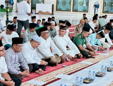 Foto: Pemda Sula gelar istighasah dan doa bersama di Masjid Al-Istiqomah, Sanana. (doc: istimewa)