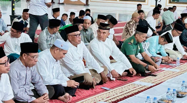 Foto: Pemda Sula gelar istighasah dan doa bersama di Masjid Al-Istiqomah, Sanana. (doc: istimewa)