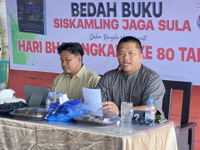 
Polres Sula Bedah Buku “Siskamling Jaga Sula”, Kapolres Ajak Warga Aktifkan Pos Ronda