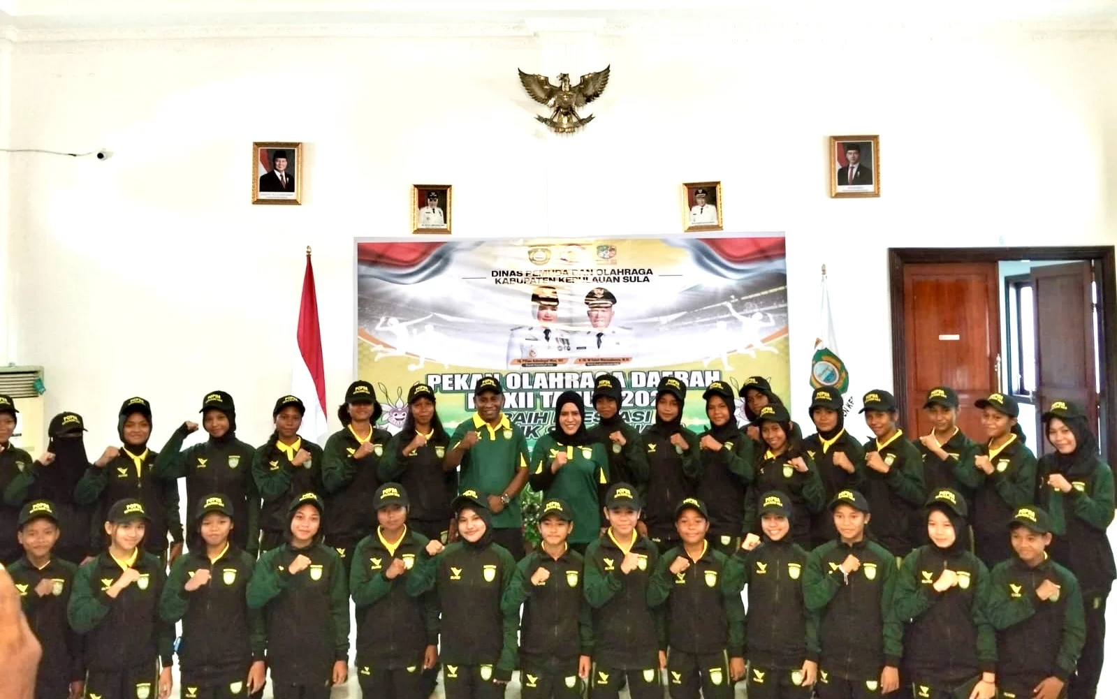 Bupati Fifian Lepas 96 Atlet