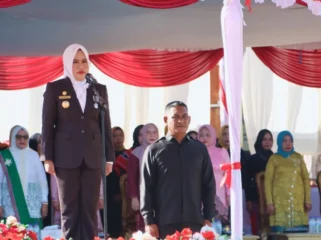Foto: Bupati Kepulauan Sula, Fifian Adeningsi Mus, saat memimpin Upacara HUT Bhayangkara ke-80. (doc: humas)