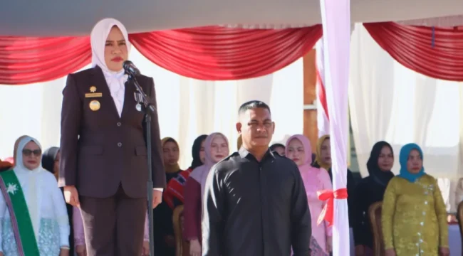 Foto: Bupati Kepulauan Sula, Fifian Adeningsi Mus, saat memimpin Upacara HUT Bhayangkara ke-80. (doc: humas)